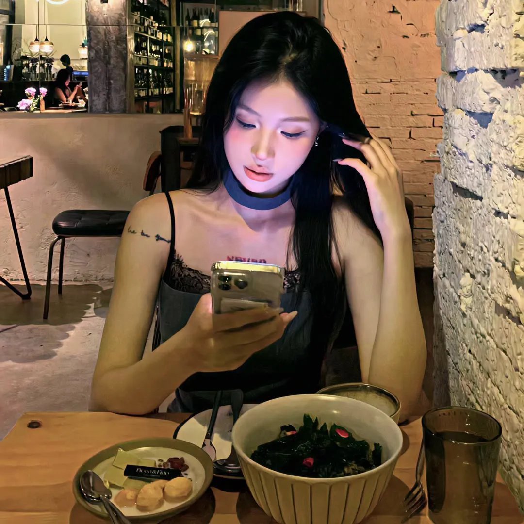 跟老板相亲后每天都在社死